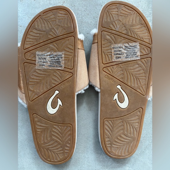 Olukai Hō‘ala Slide Shearling Sandal - Picture 7 of 13
